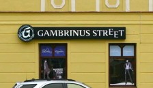 Cedule na restauraci Gambrinus Street